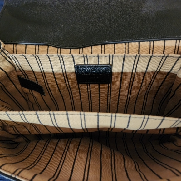 New black Louis Vuitton purse 1900 retail is 2800 - Picture 4 of 8